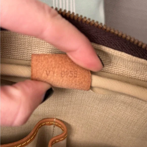 Vintage Louis Vuitton Deauville - Picture 10 of 16